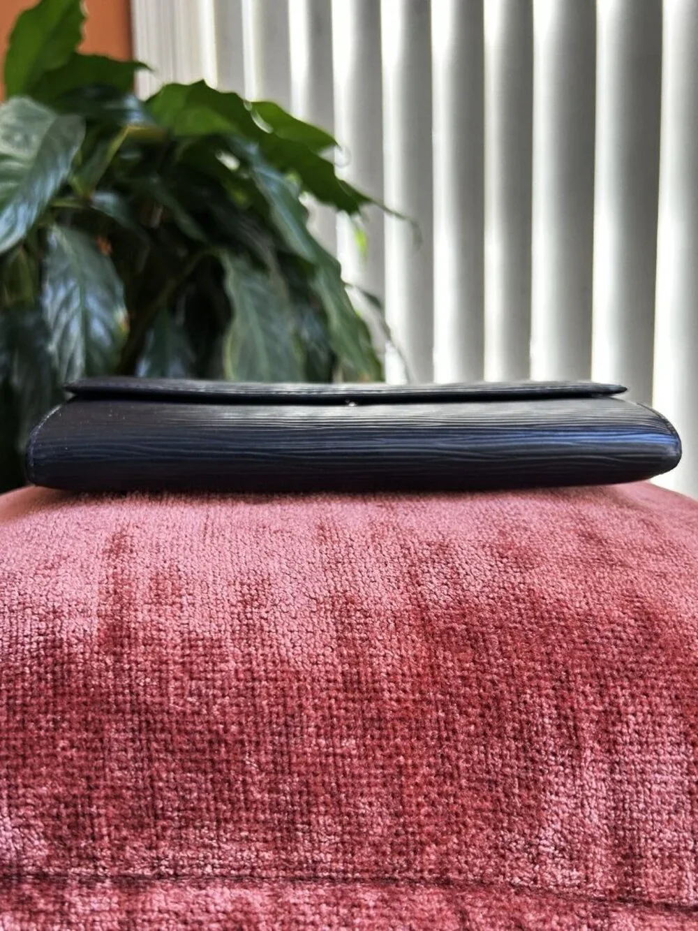 LOUIS VUITTON Epi Sarah Wallet, Black